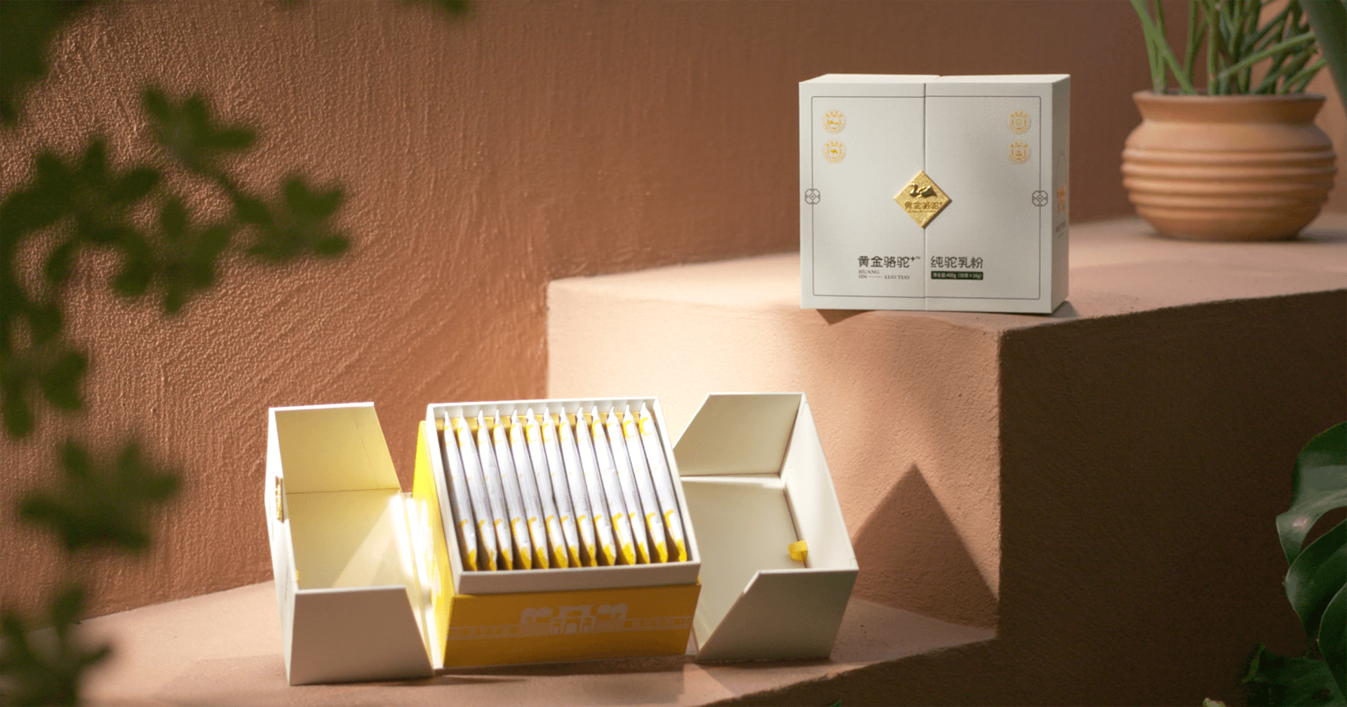 定位小众高端乳粉，永利官网推出驼奶品牌“黄金骆驼+”，角逐乳品新市。